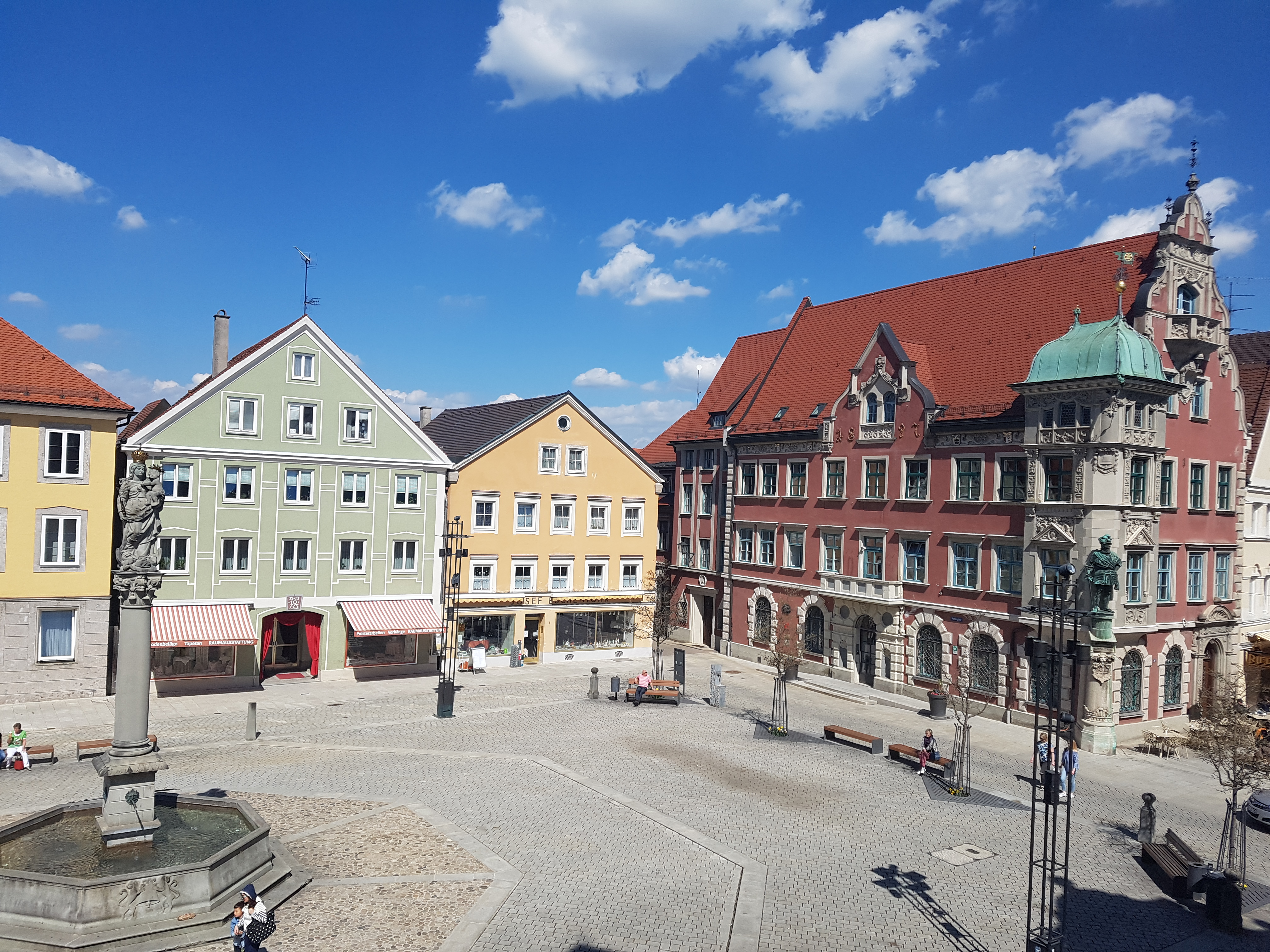 Mindelheim, Marienplatz mit Rathaus